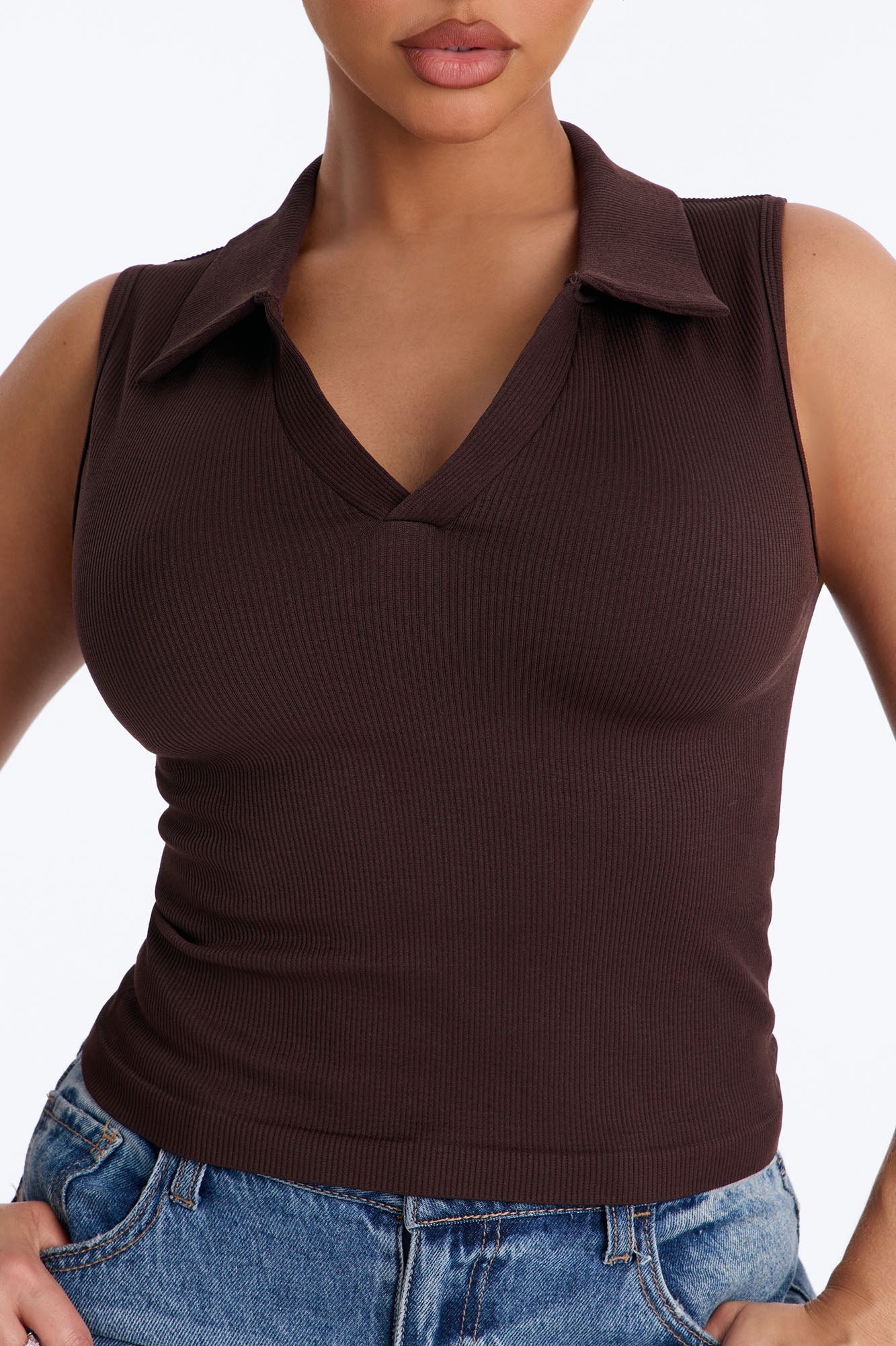 Lyra Seamless Rib Basic Sleeveless Collared Top - Brown