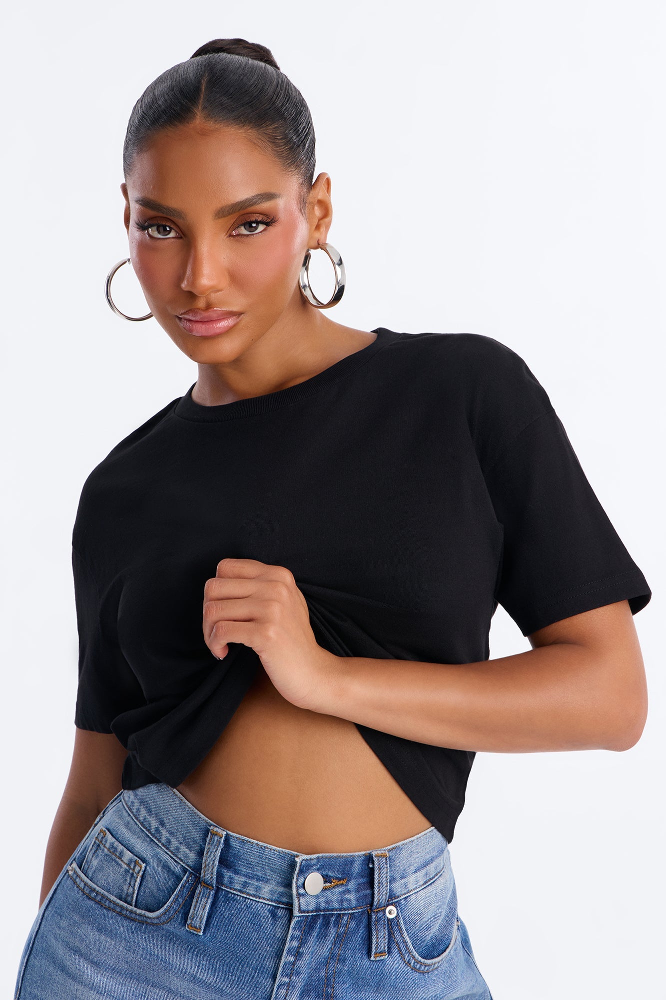 Simple And Modern Cropped Tee - Black