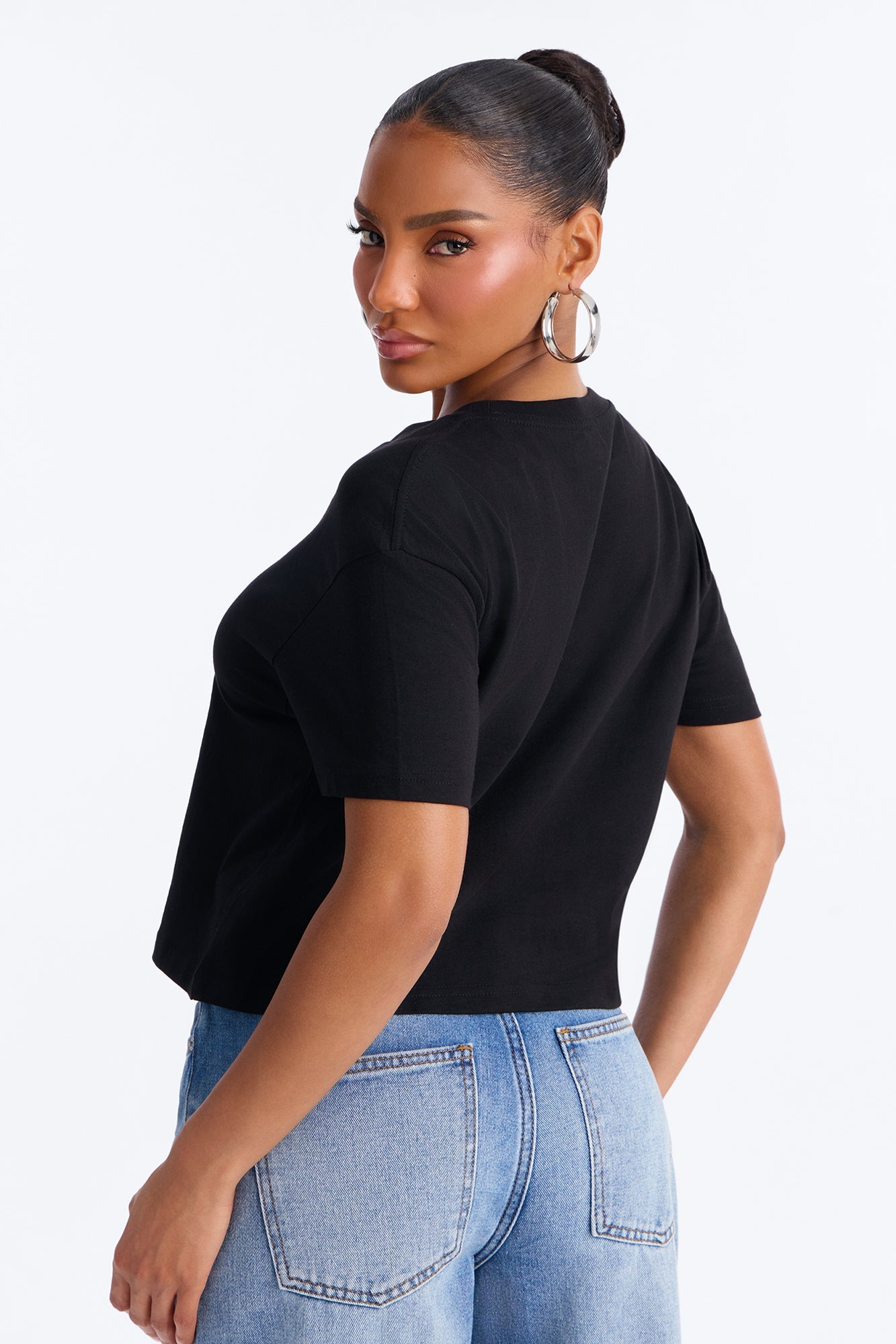 Simple And Modern Cropped Tee - Black